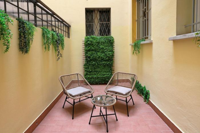 Loft Two Towers Historic Center - 2 BR 2BA - Patio