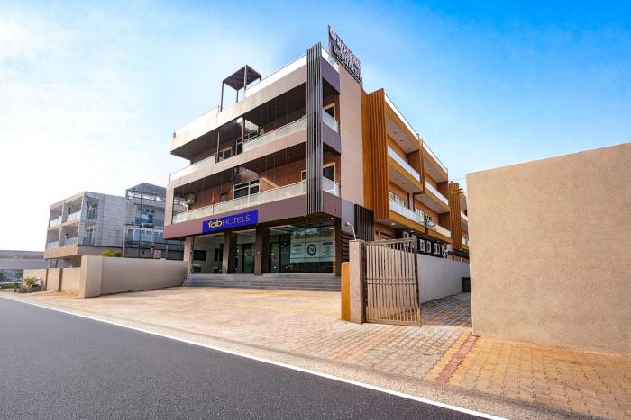 FabHotel Prime Rosens