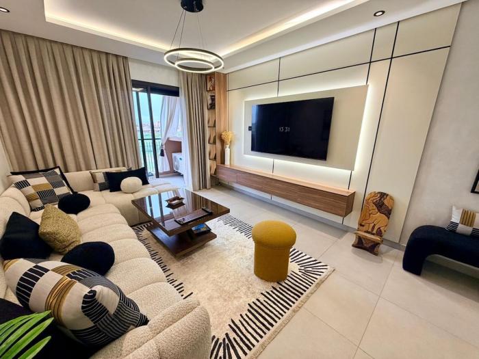 Luxury Apartment 2Bd Residence with Pool & Private Parking