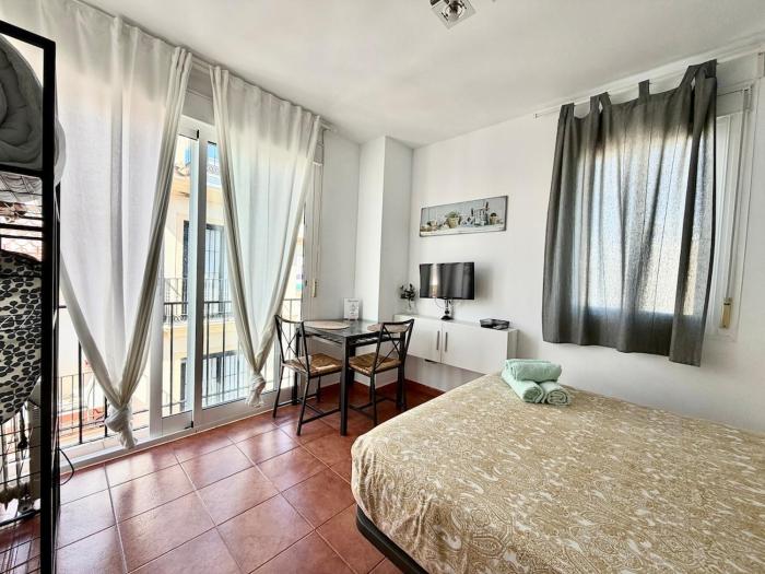 2B - Sea-View Studio on the Top Floor - 40 m from La Carihuela Beach, AC
