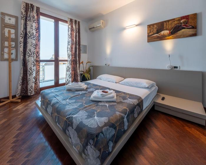 Due passi dal mare, Marina Seaview