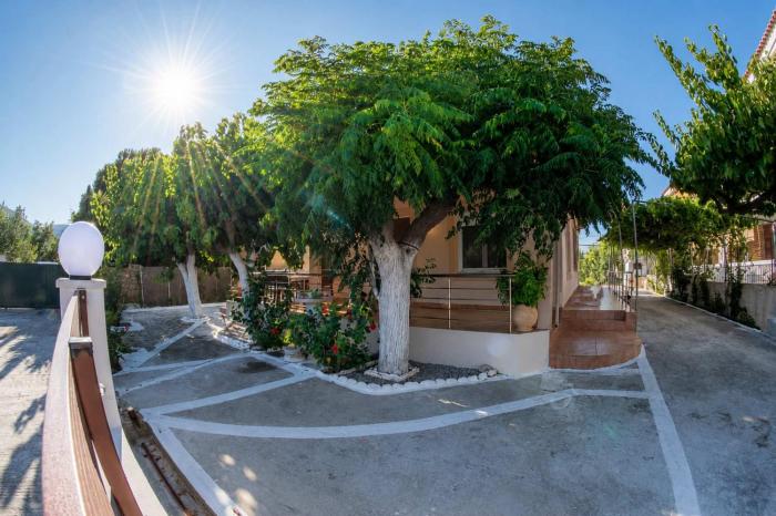 Seaside Plitra Paradiso - Steps from the Beach