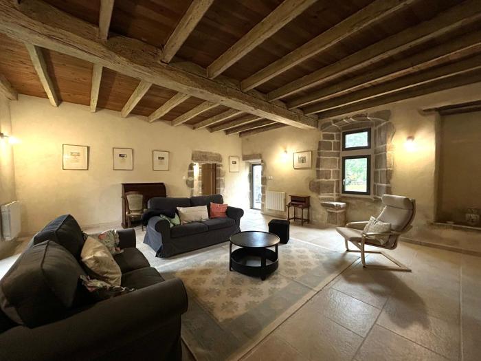 Château de Chausserais - 5 chambres, 4 salles deau - à 55 minutes du Puy-du-Fo u