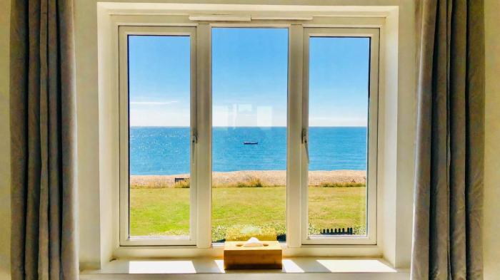 Wonderful Seafront Home - Panoramic Ocean Views