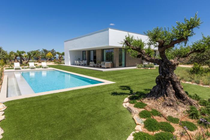 Antequera Golf Villa Pool by ELE Apartments
