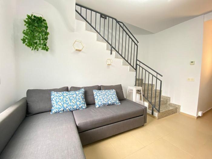 Family Apartment near Metro Blue Line