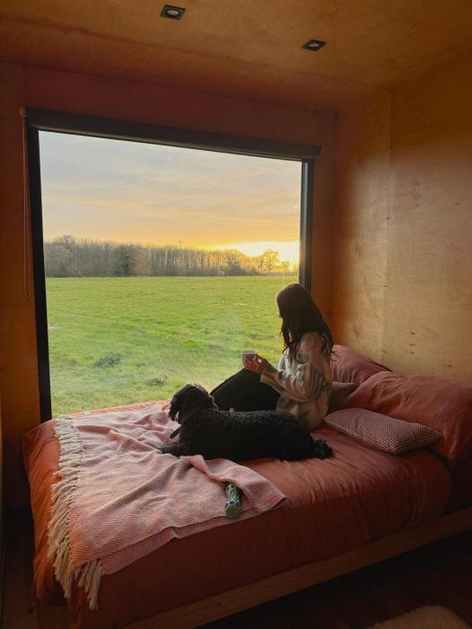 Secluded cabin with sunset views, Kent AONB