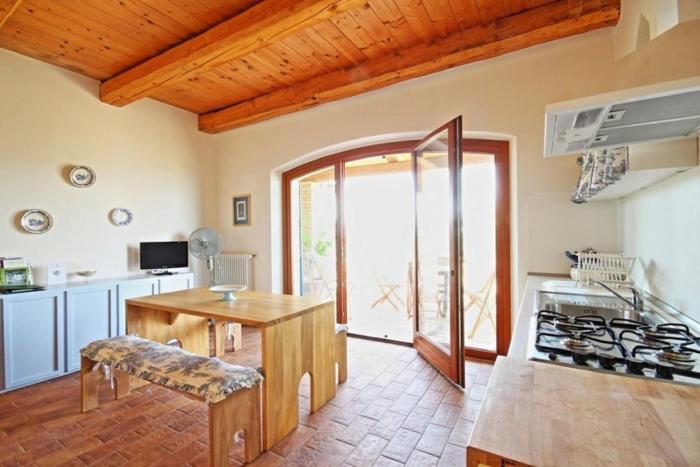 Picchio - Charming Studio with Stunning Hill View at casolare il Montale Montelabbate