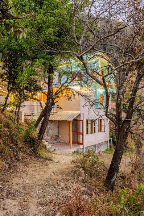 Cabin by The Woods - Mukteshwar - Authentic Forest Stay