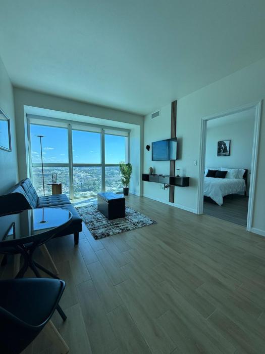 Downtown Skyline Suite- Breathtaking view