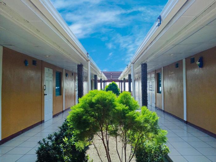 Miraflores Beach Lodge