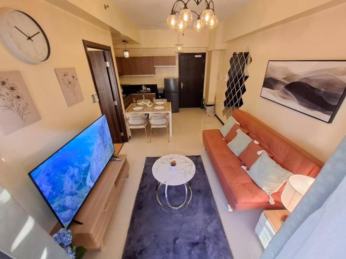 Expansive 1BR -40sqm -PET -4pax -Parking,MOA,PICC,WTC