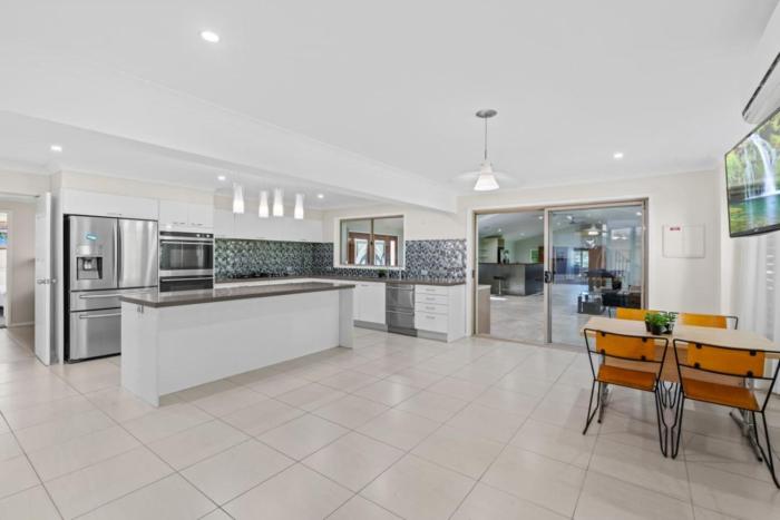 Ultimate 5BR Luxury Estate Family Group Haven