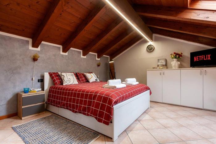 Charming Villa Retreat Near Castello Visconti in Somma Lombardo