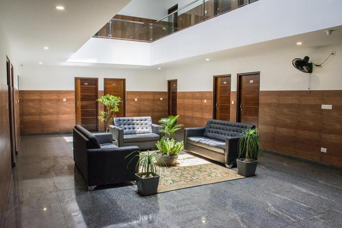 Hotel Bombay Residency--Bombay Lucky Restaurant