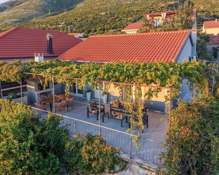 Holiday home with hot tub Postup, Peljesac - 19954