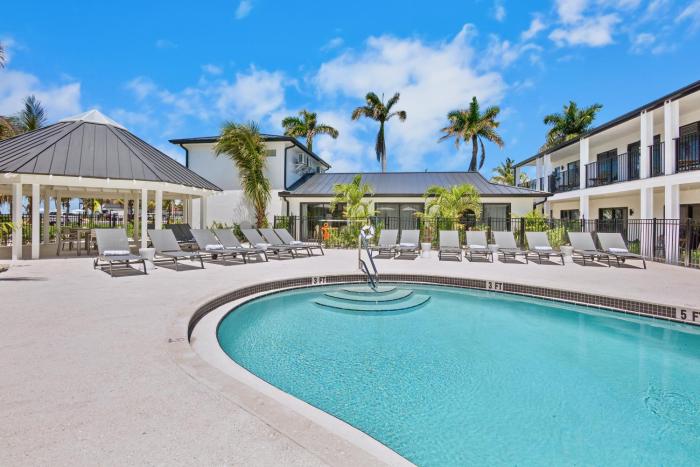 Tropic Isle At Anna Maria Island Inn