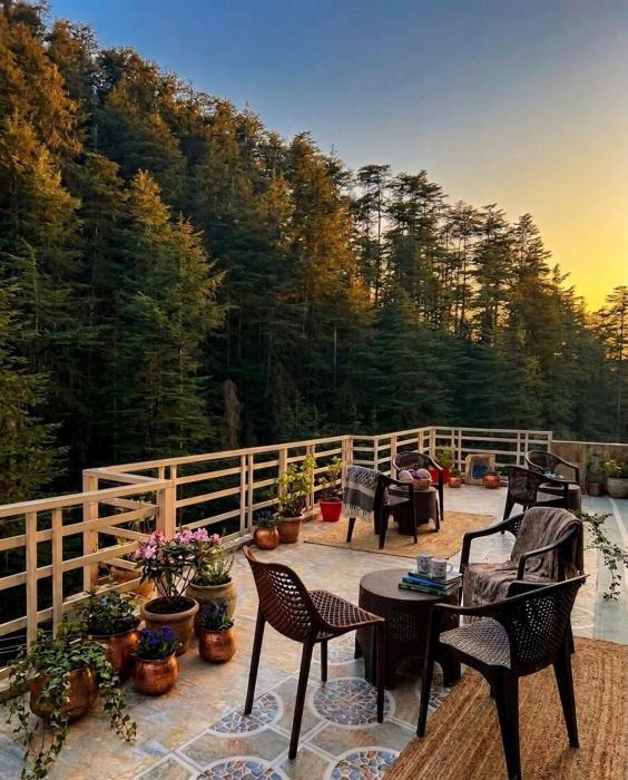 Decent Stays BnB in city Centre - 3BHK apartments - PRIVATE PARKING - BALCONY VIEW
