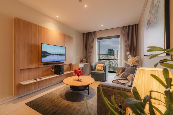 Quiet Luxury Suite with Balcony - City View - Zenity District 1