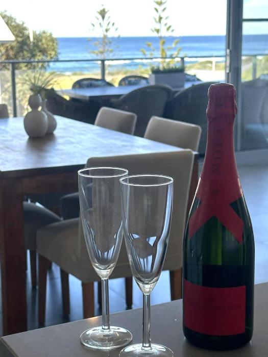 SeaView Elegance Caves Beach
