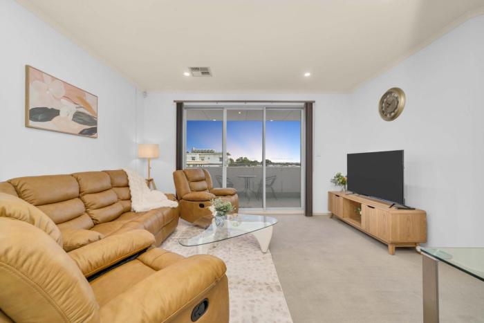 Modern Metro by Host Solutions
