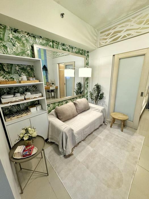 THE GROVE 1 BR Earthy Staycation with Skyline Balcony