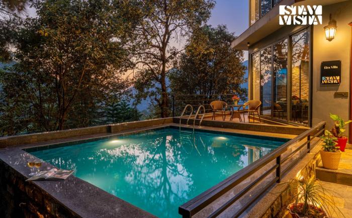 StayVista at Villa Bluejay with Bonfire, Outdoor Pool