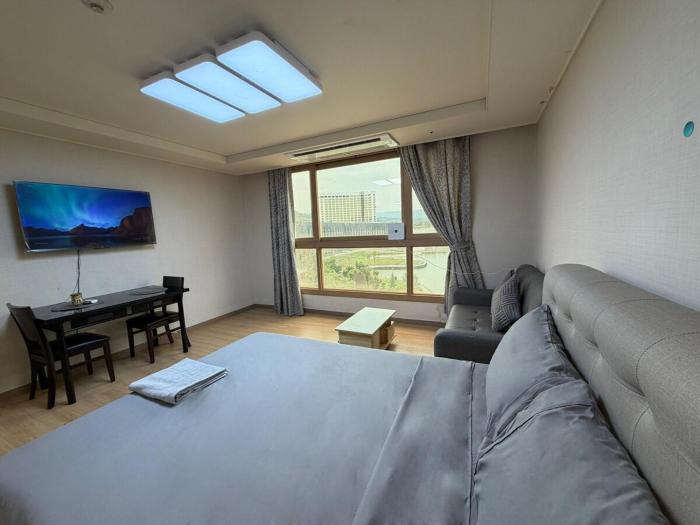 Clark Central 1BR Stay