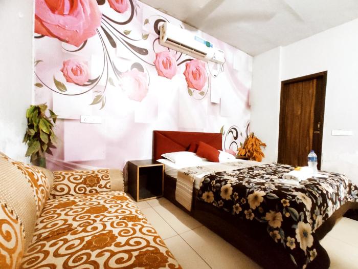 HOTEL CORNER HOUSE - Your Budget Stay