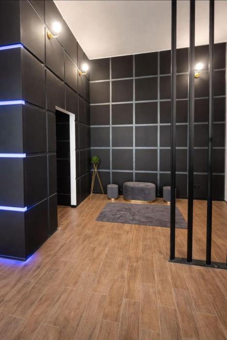 Rebeccas Noir Suite