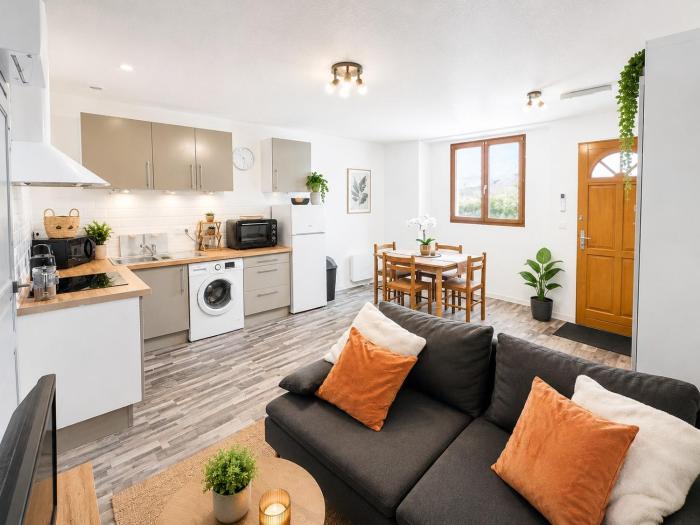 Séjour pèlerin serein pour séniors, appartement climatisé à 10 minutes sanctuaire et gare