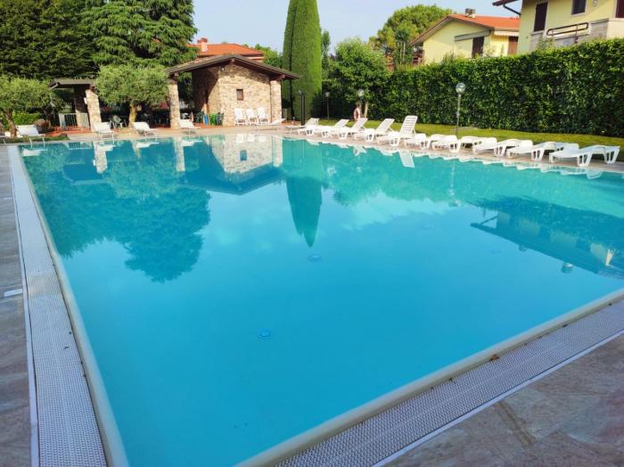 Appartamento vista lago con piscina