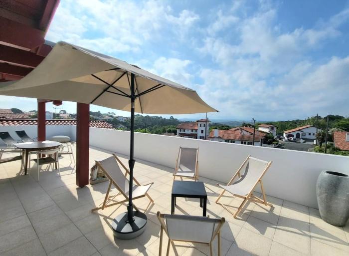 Bidart T4 roof top 10 min plage Erretiega