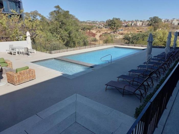 Amazing 1BR, 2Bath with River View in Waterfall