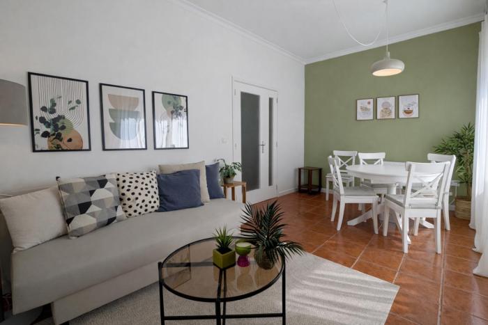 Private Parking! 2BR Ensuite, 3 Baths, 5min Metro