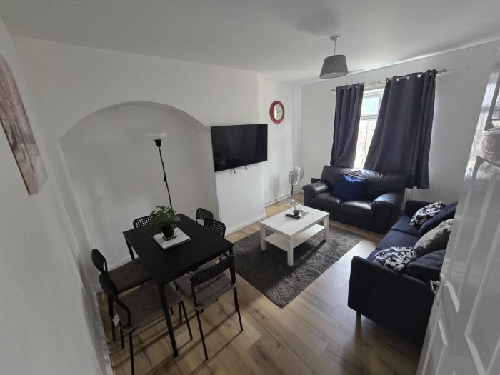Spacious 4 Bedroom House in Dagenham