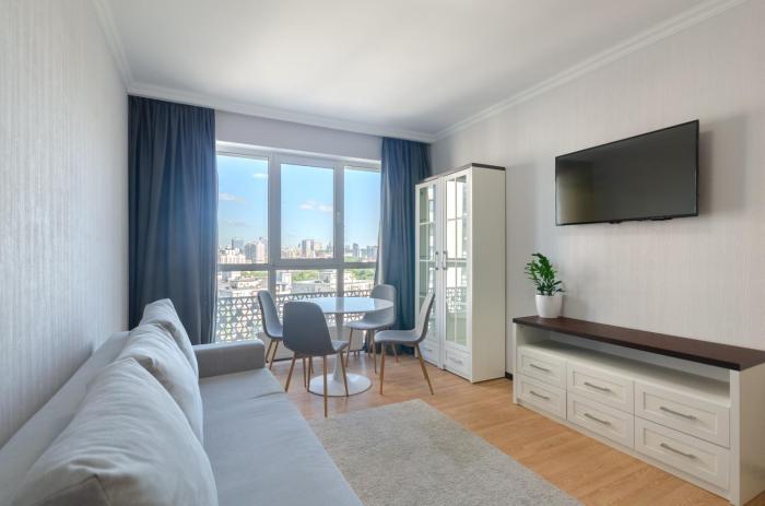 10-41b Kvartet, Vasyl Lypkivskyi 16b, Kyiv, railway station, metro nearby, fantastic city view, Petrovdom Apartment