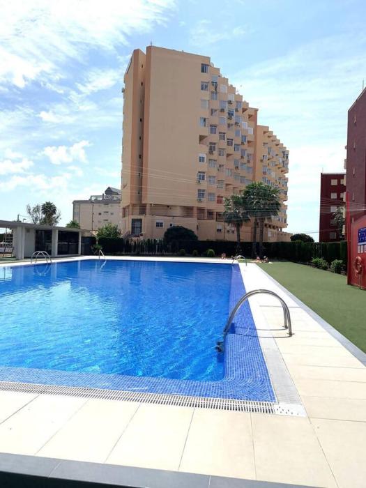 Dorada, Primera línea y piscina
