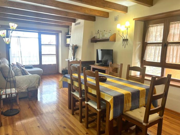 Apartament familiar i amb encant by RURAL DÀNEU