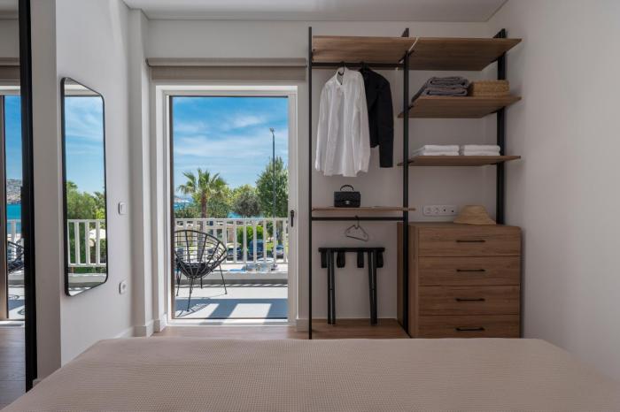 WALK2BEACH Riviera Beachfront Luxury Studio Suite - Steps to Yabanaki Varkiza