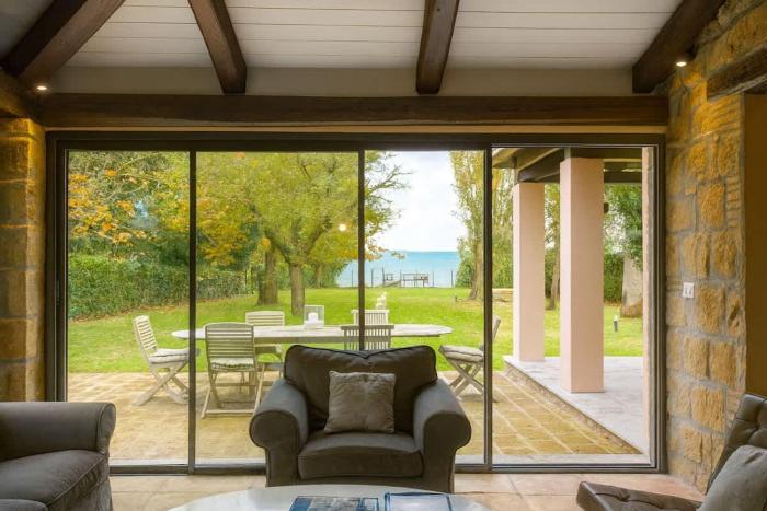 villa piscina spiaggia giardino pontile privato