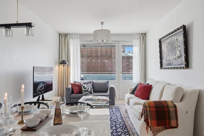 Home Spa | Balcony | EV Parking | 200m Tram | 3BR