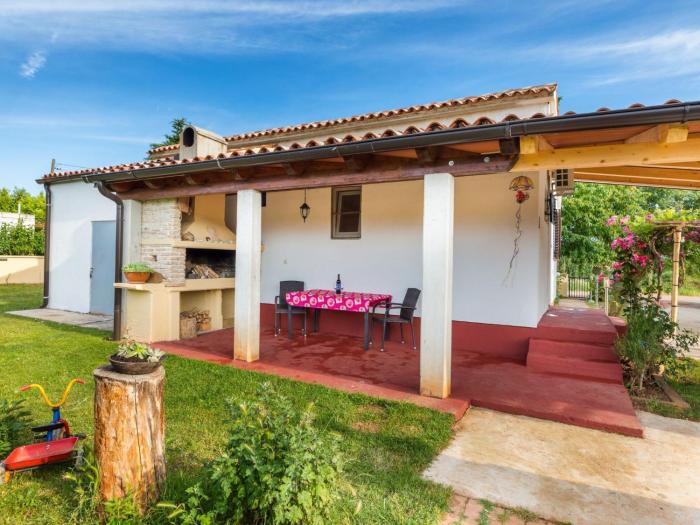 Holiday Home Haus Dragica mit Garten- Terrasse und Grill by Interhome