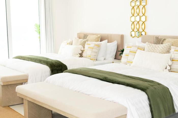 1BR Oceanfront Double Suite w Kitchenette-Dorey