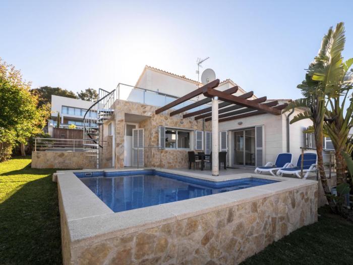 Holiday Home Moderne Villa mit Pool- Terrasse und traumhaften Meerblick by Interhome