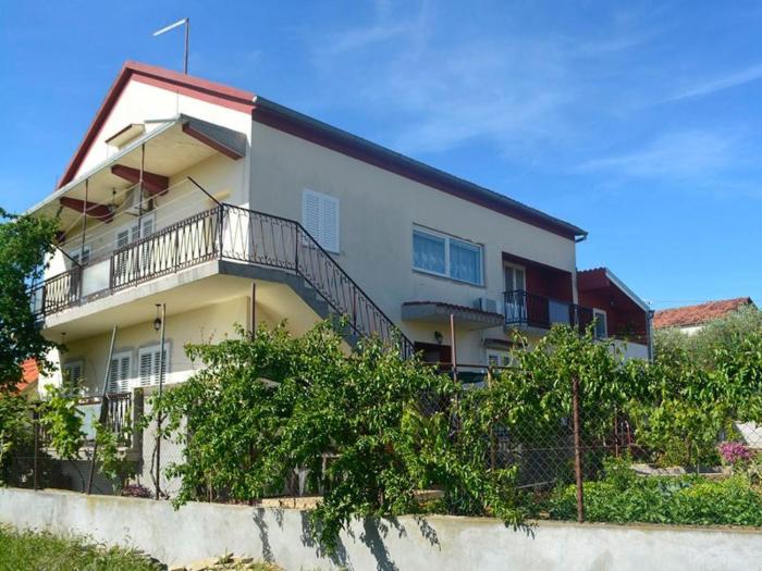 Apartment Sonnige Wohnung in Bibinje mit privatem Parkplatz by Interhome