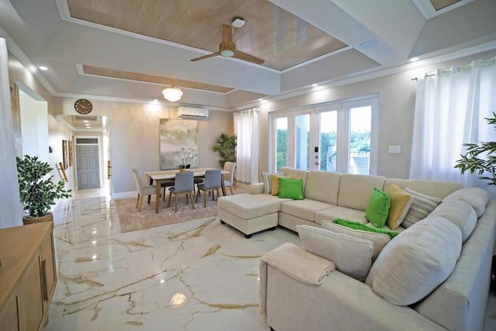 3BR Modern Villa w Private Pool & Fire Pit