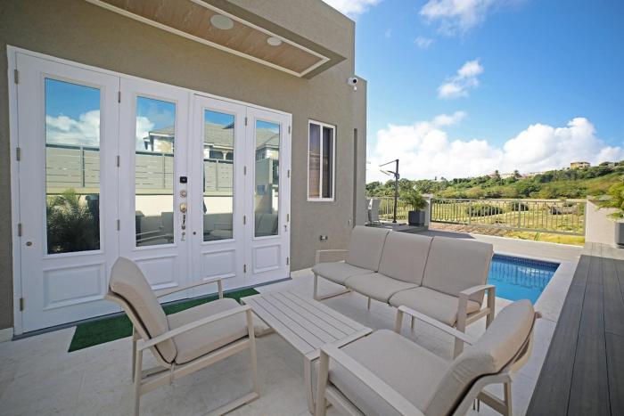3BR Modern Villa w Private Pool & Fire Pit