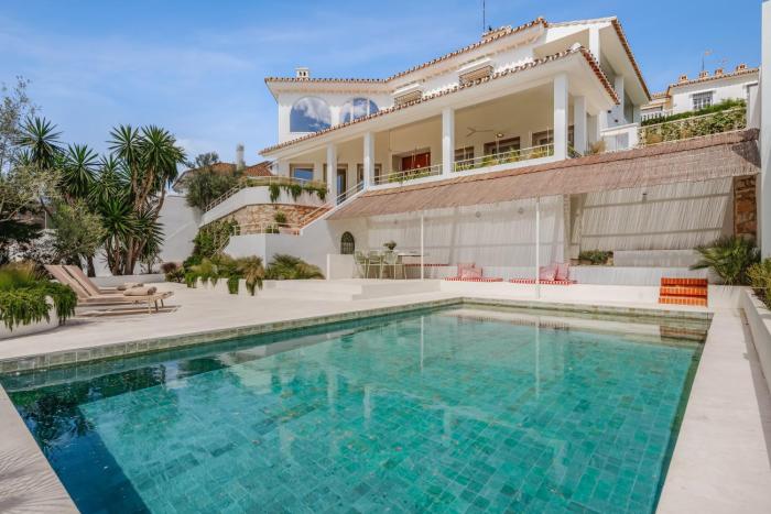 Luxury Villa & private pool by ELE Apartments