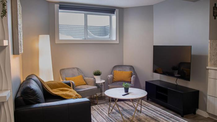 Cozy 2-Bedroom Basement for Family of 4